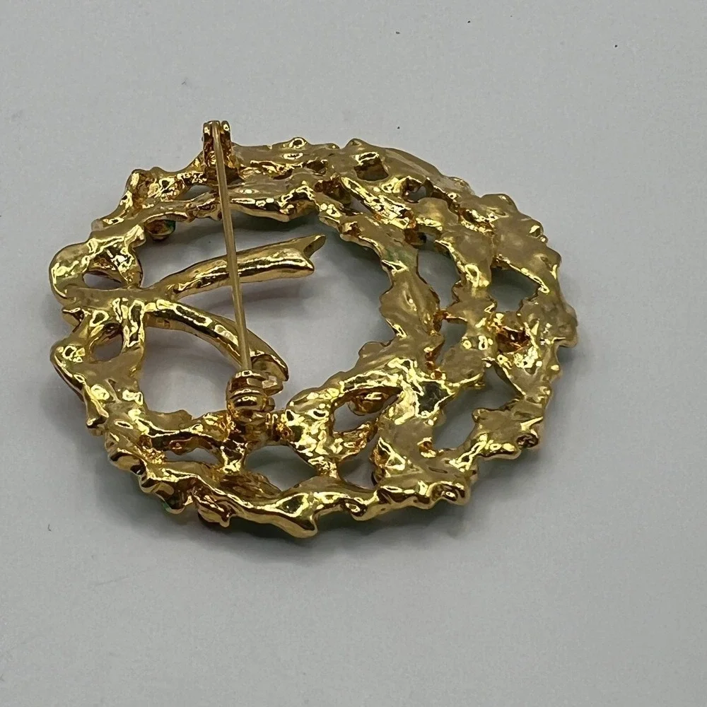 Vintage Christmas Wreath Brooch Geen Red Enamel Gold‎ Tone Pin